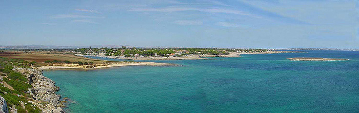 Vista panoramica del litorale di Ognina.