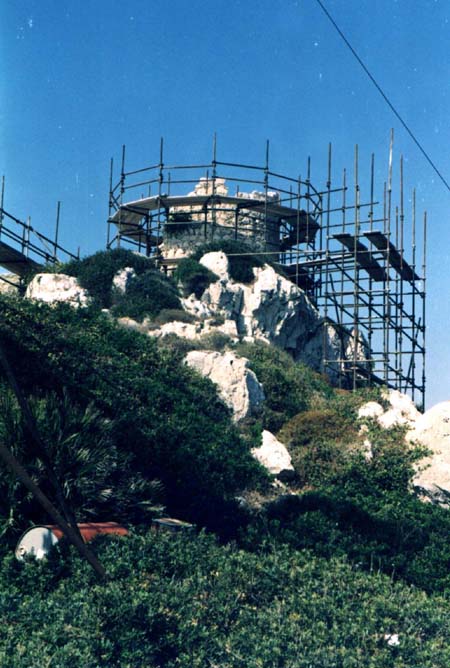 La torre durante la fase di restaurazione nell'ottobre 2001.